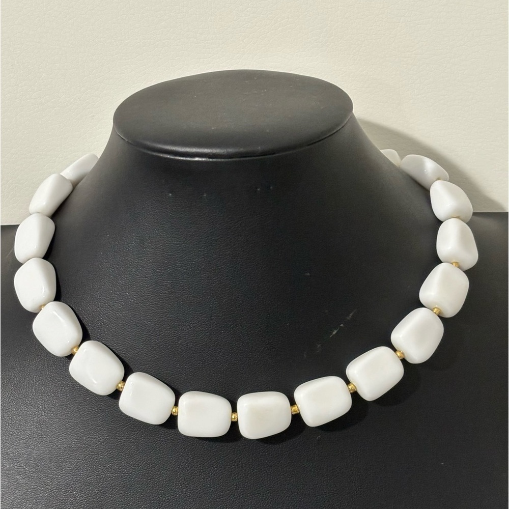 Trifari acrylic and gold tone necklace choker